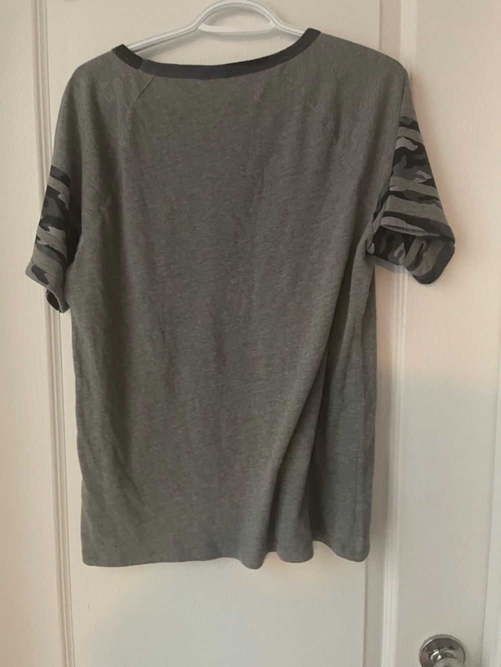 PINK Victoria's Secret Grey Crewneck T-Shirt - Picture 2 of 4